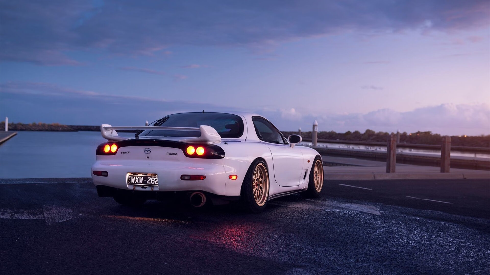 国际乒乓球赛引来全球媒体关注，比赛热度激增，国际乒乓球比赛由国际乒乓球联合会主办