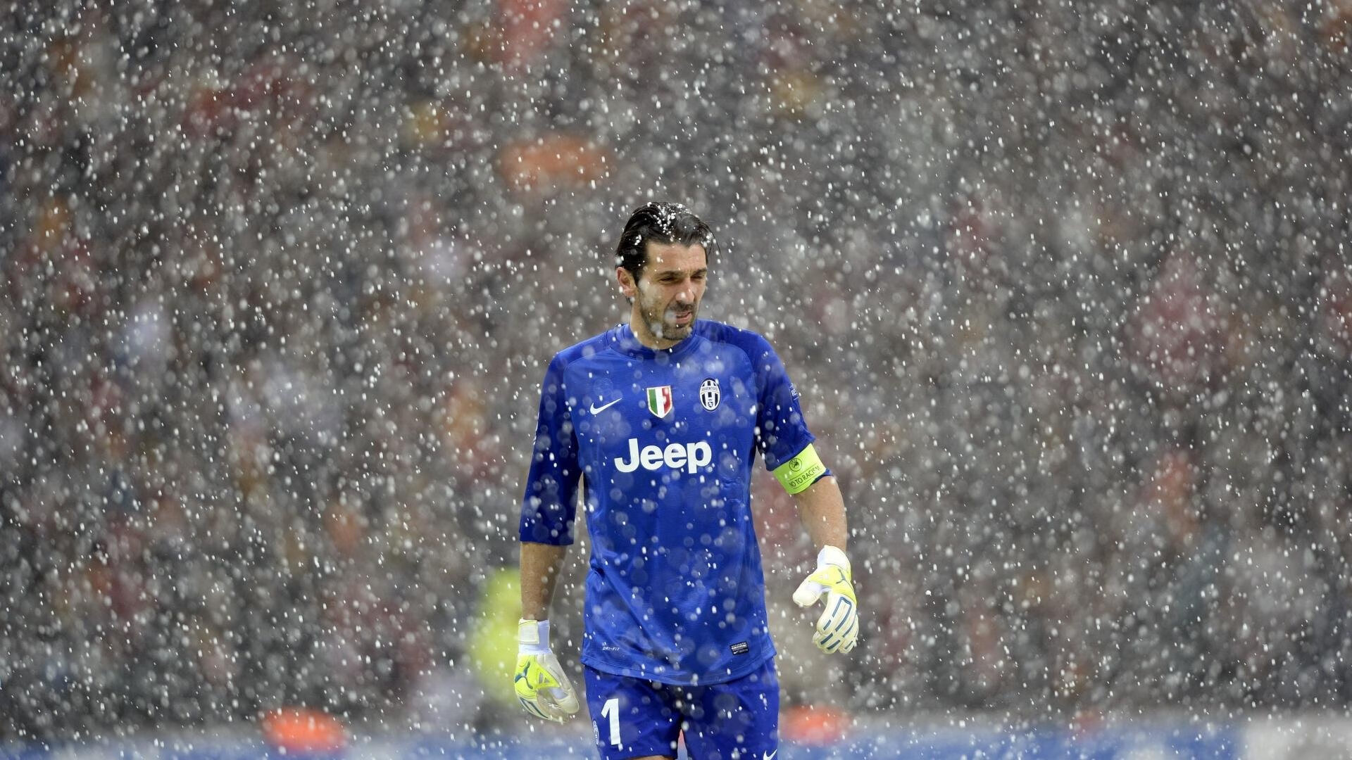 边远地区足球基础设施逐步完善，普及率大幅提升，足球边缘